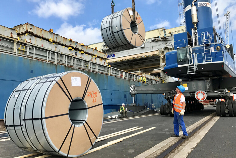 Shipment of goods through carrier